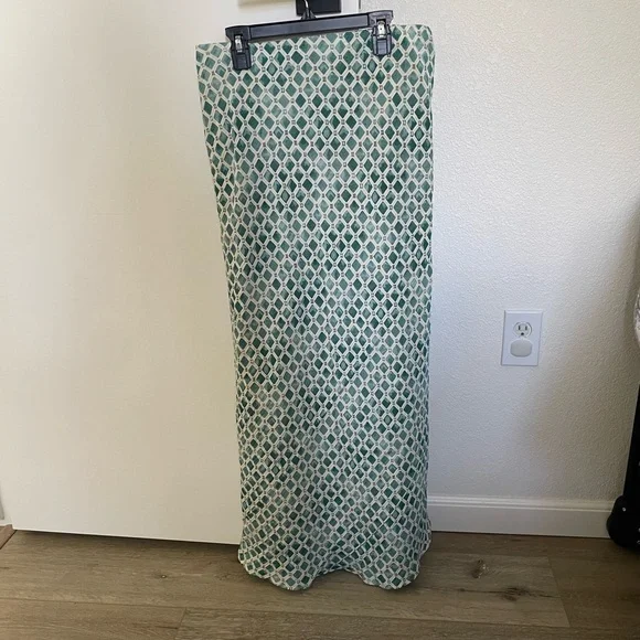 A&F Maxi Crinkle Skirt - Picture 2 of 4